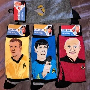 Star Trek Crew Socks (4) Pairs Set Captain Kirk Captain Picard Spock Emblem NEW